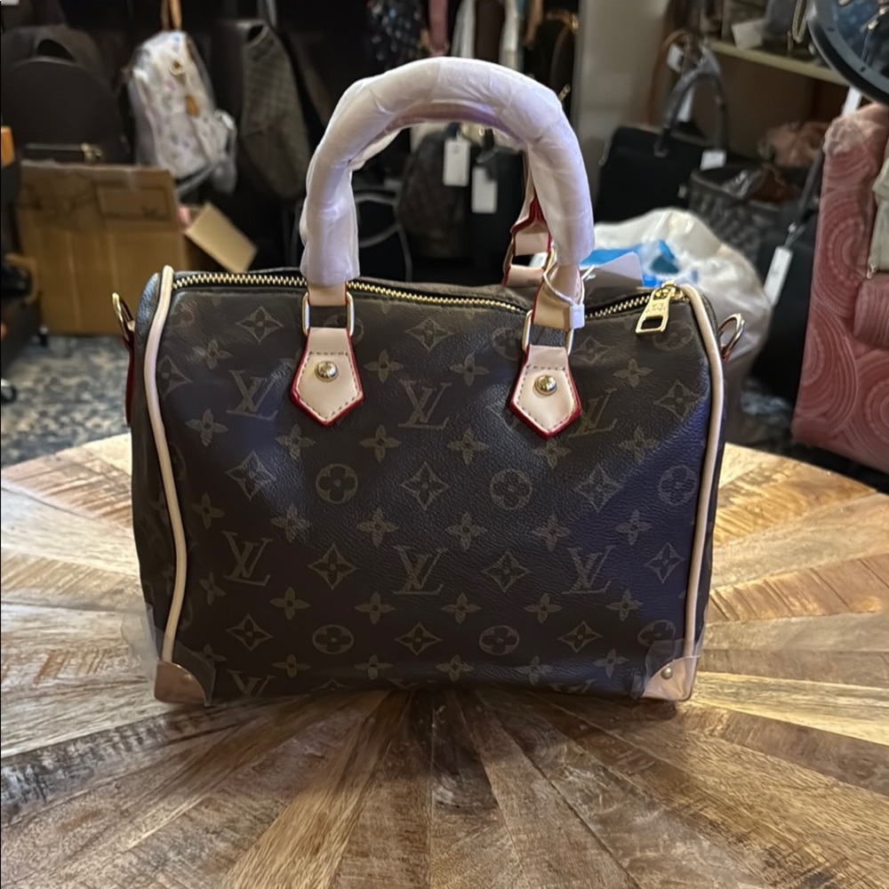 Fashion bag Louis Vuitton Brown Satchel Monogram Iconic Design